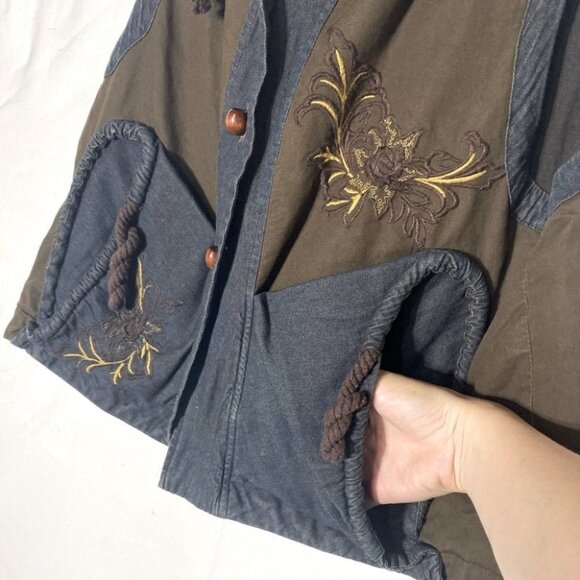 Artisanal Unique Embroidered Vest XXL - Picture 11 of 15